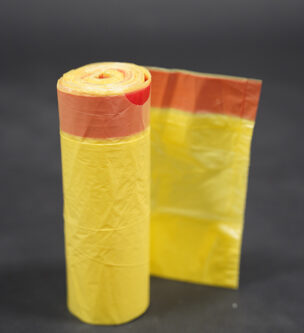 Drawstring garbage bag on roll